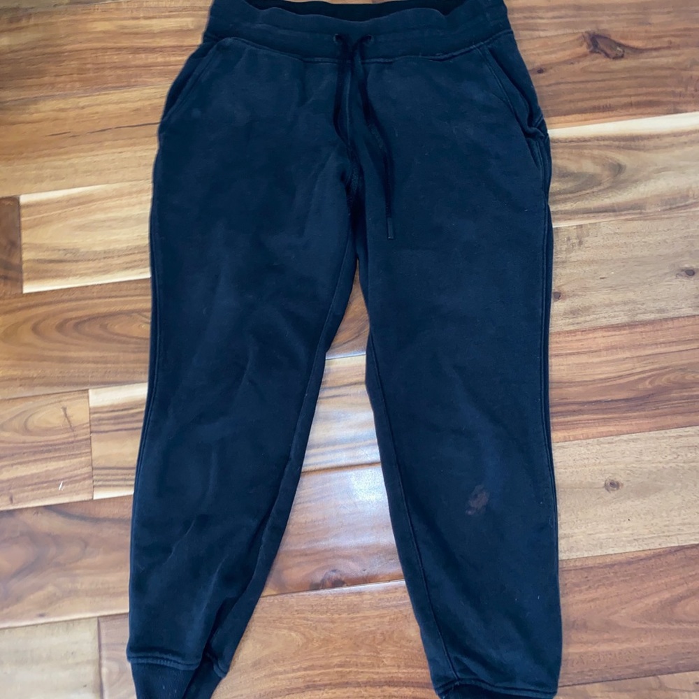 Lulu sweats
